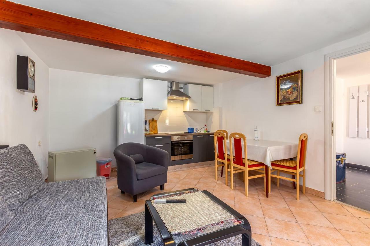 באקר Apartment Lucija מראה חיצוני תמונה