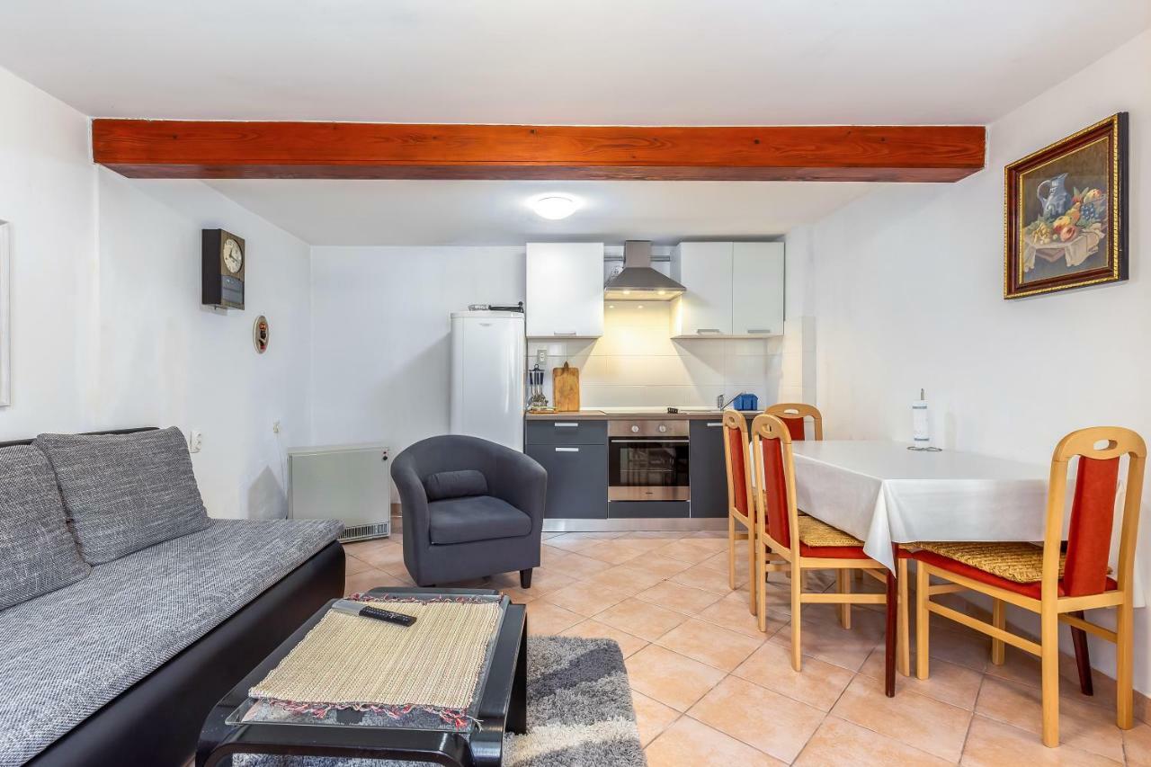 באקר Apartment Lucija מראה חיצוני תמונה